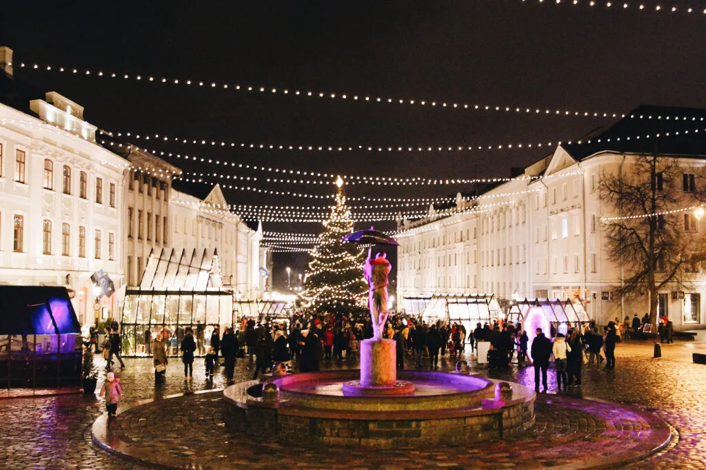 Tartu rajab Raekoja platsile uisuväljaku
